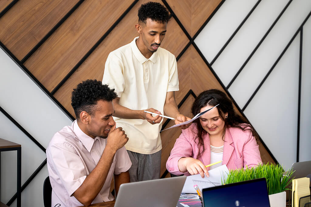 Employees working in an healthy Environment